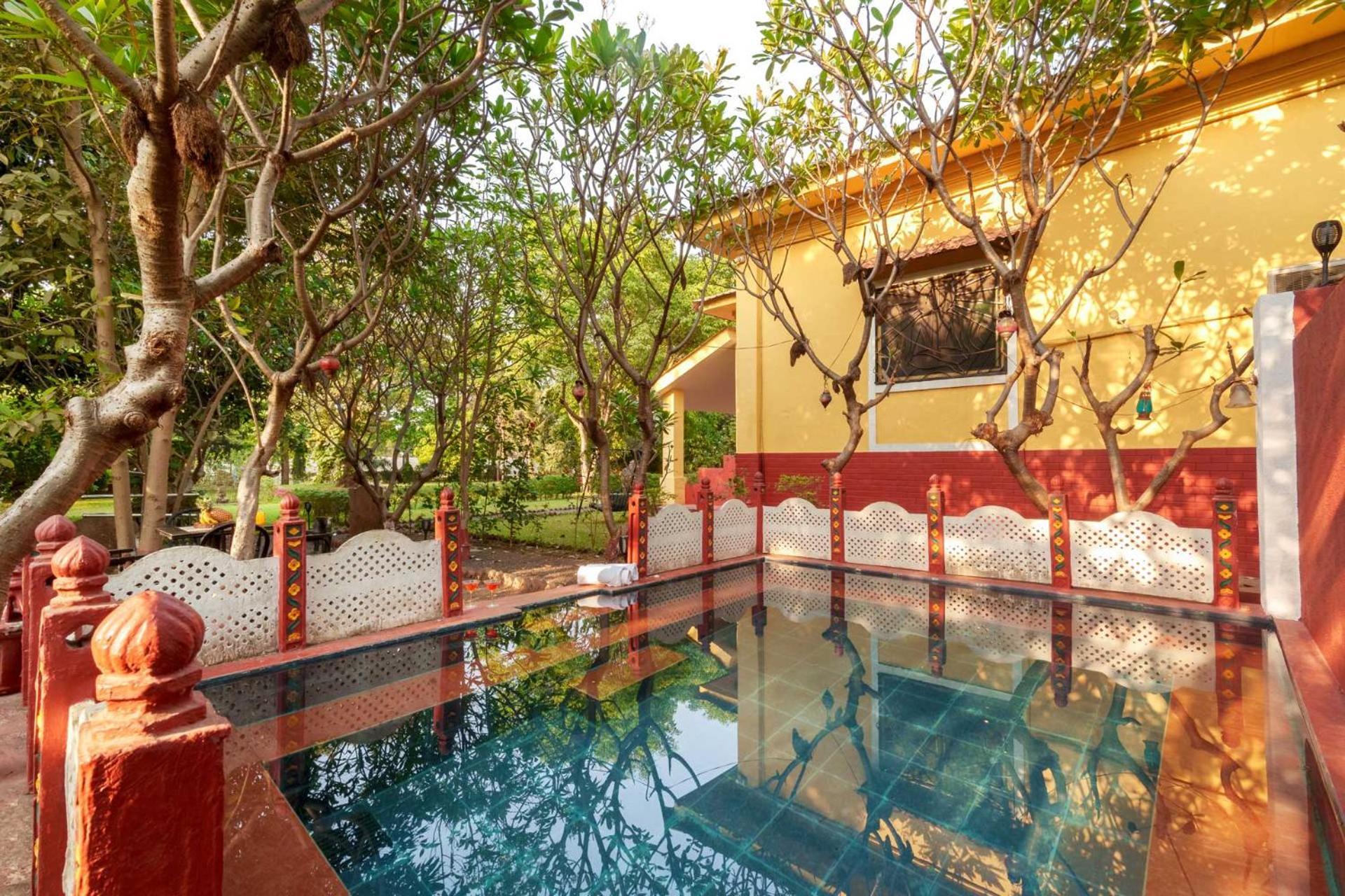 קארג'אט Vintage Estate - Lakeside Allure With Vintage Decor,A Plunge Pool & A Lawn Featuring A Charming Gazebo מראה חיצוני תמונה