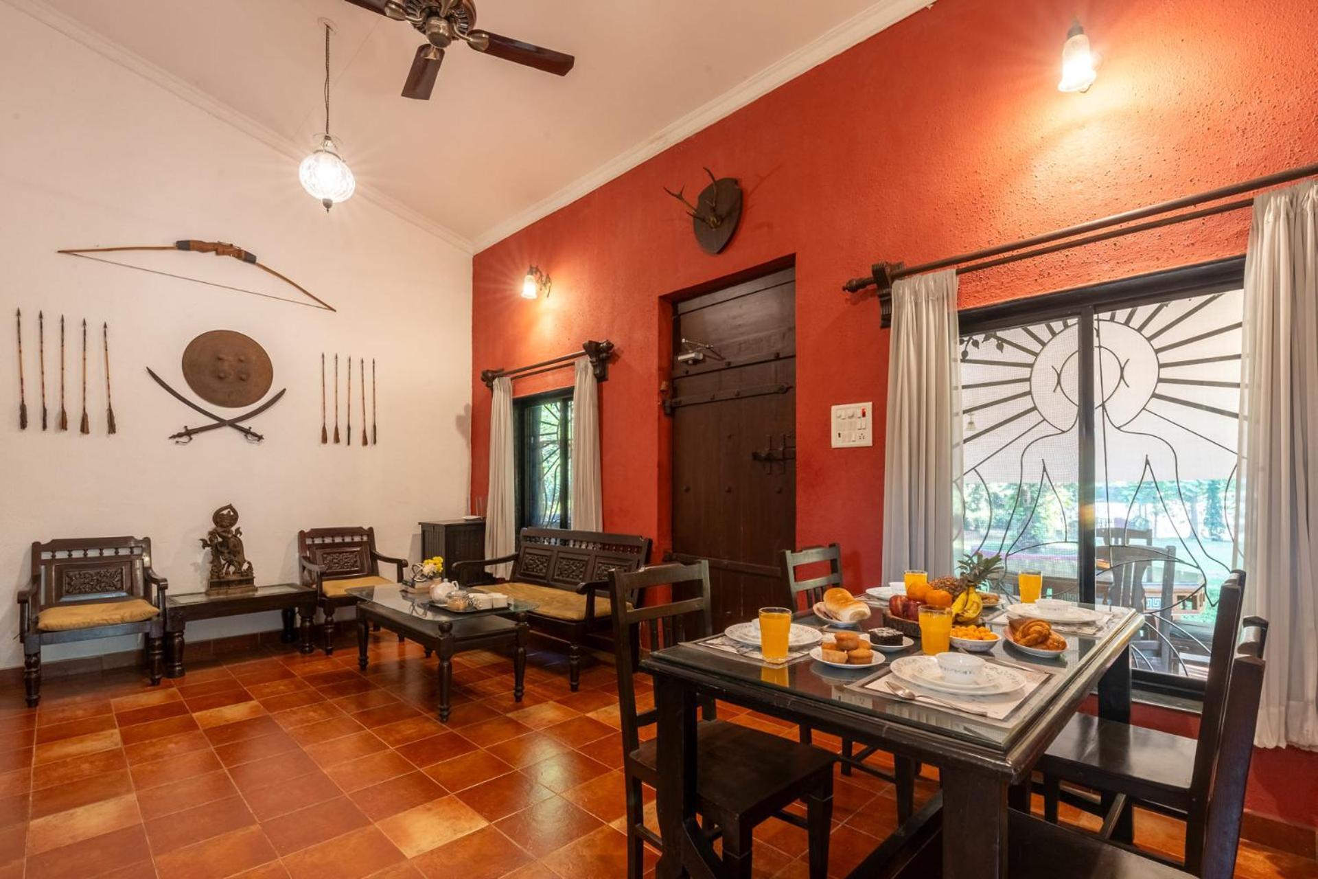 קארג'אט Vintage Estate - Lakeside Allure With Vintage Decor,A Plunge Pool & A Lawn Featuring A Charming Gazebo מראה חיצוני תמונה