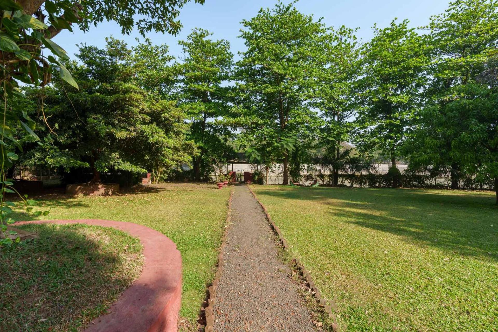קארג'אט Vintage Estate - Lakeside Allure With Vintage Decor,A Plunge Pool & A Lawn Featuring A Charming Gazebo מראה חיצוני תמונה