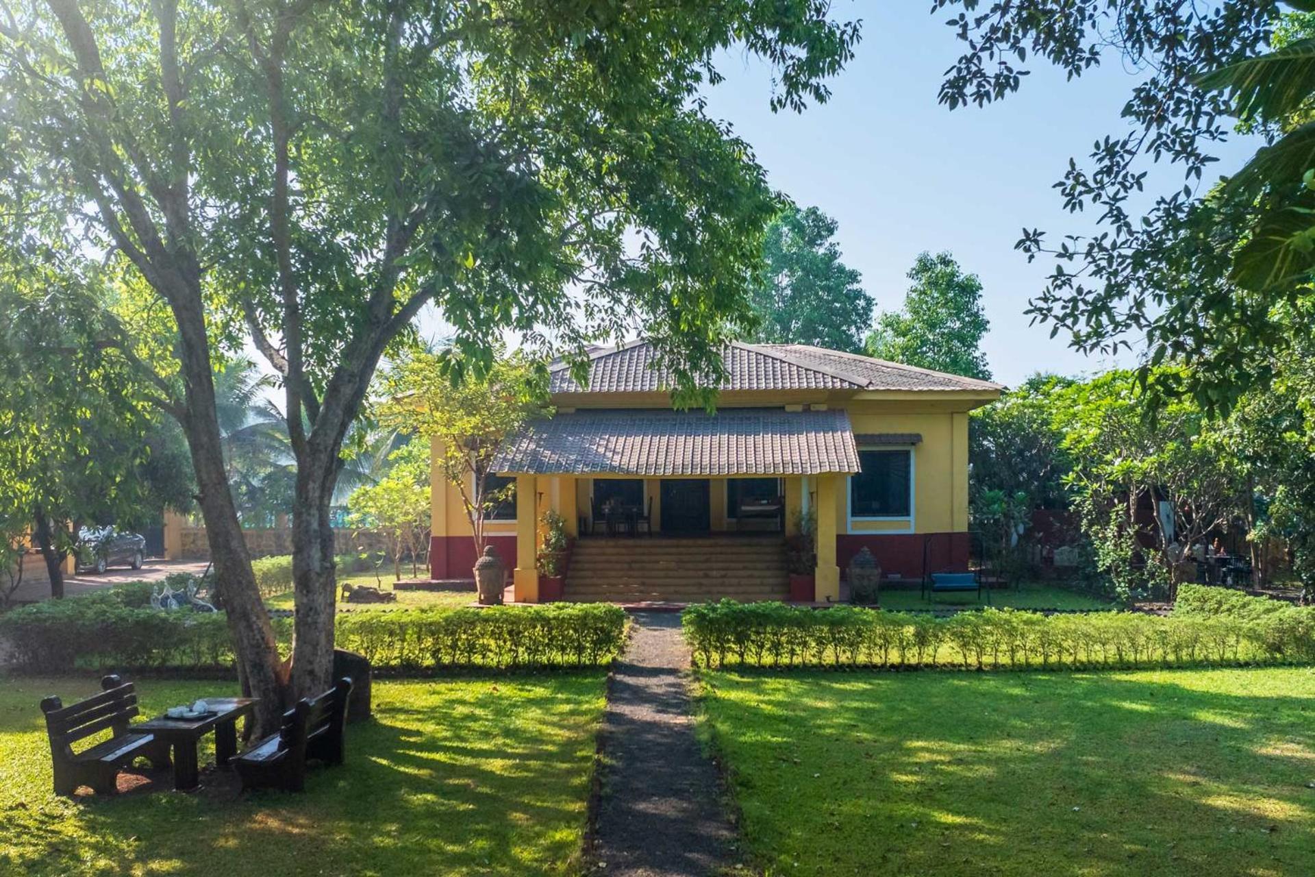 קארג'אט Vintage Estate - Lakeside Allure With Vintage Decor,A Plunge Pool & A Lawn Featuring A Charming Gazebo מראה חיצוני תמונה