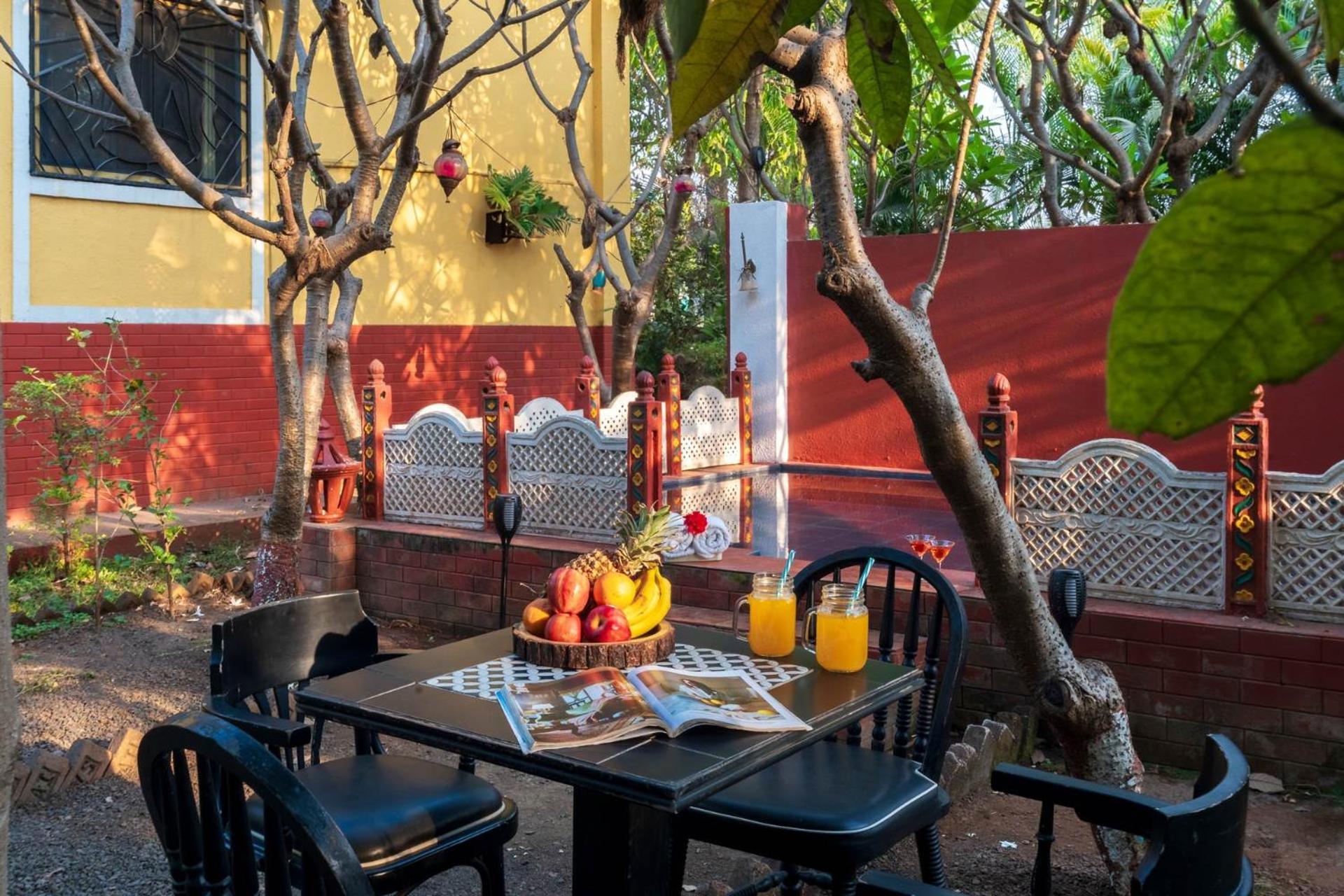 קארג'אט Vintage Estate - Lakeside Allure With Vintage Decor,A Plunge Pool & A Lawn Featuring A Charming Gazebo מראה חיצוני תמונה