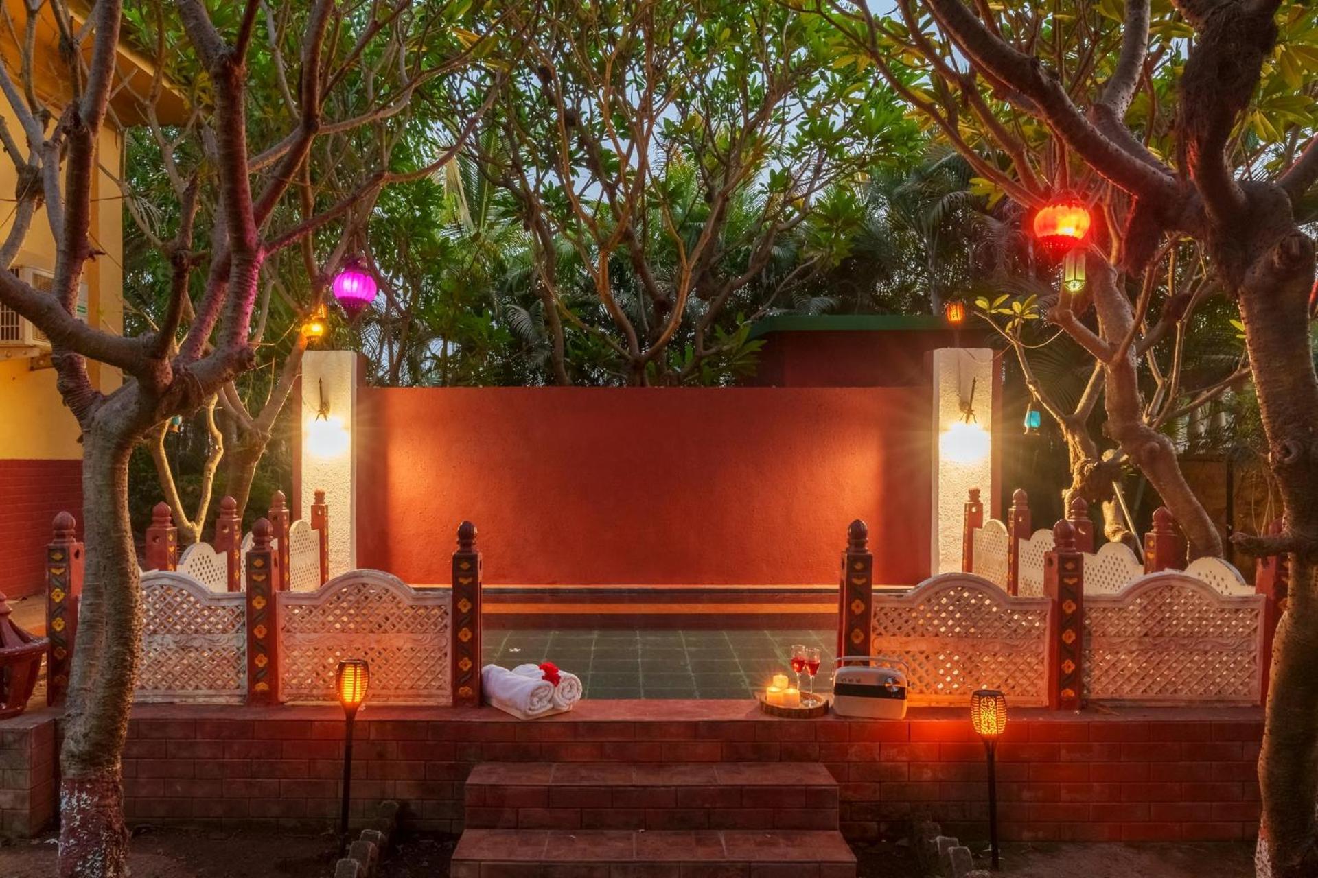 קארג'אט Vintage Estate - Lakeside Allure With Vintage Decor,A Plunge Pool & A Lawn Featuring A Charming Gazebo מראה חיצוני תמונה